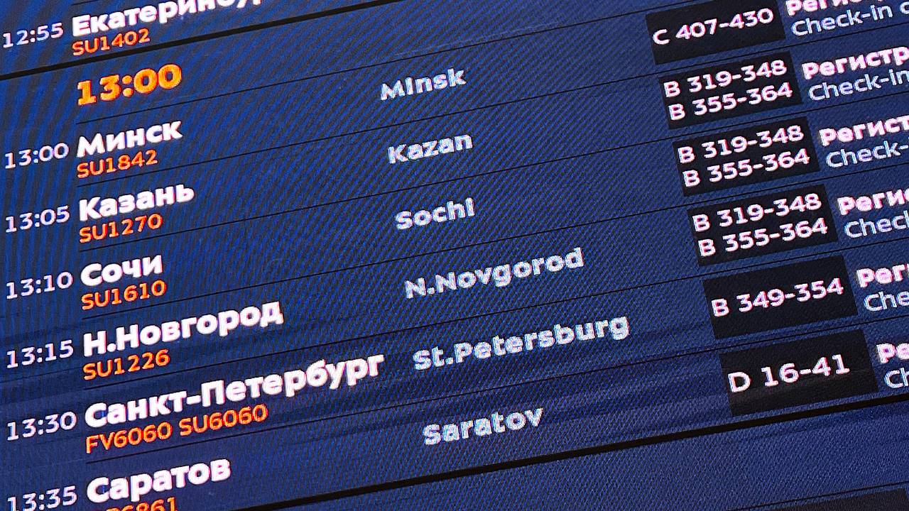 Россиян предупредили о многочасовых задержках и отменах рейсов в Петербурге