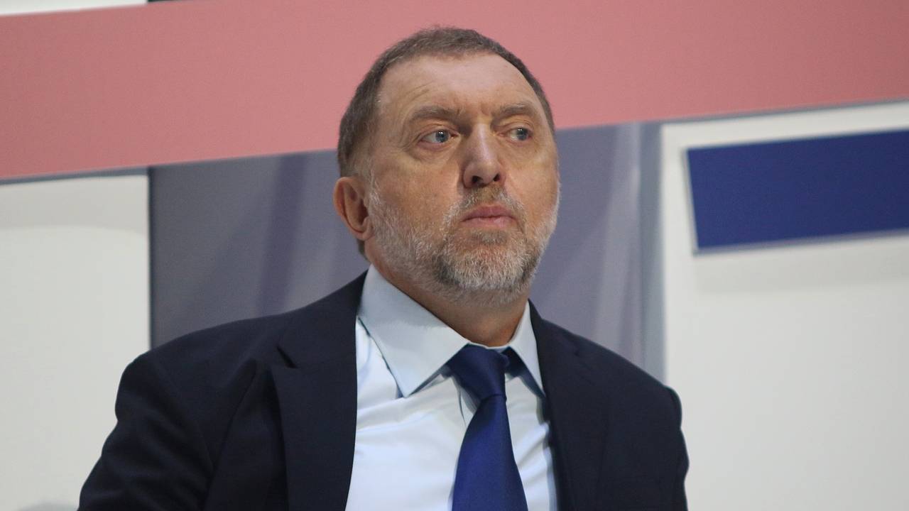 Дерипаске предложили поработать на заводе шесть дней в неделю по 12 часов