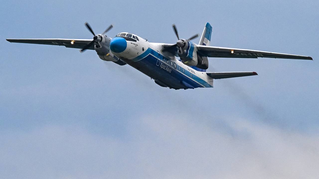В Крыму потеряли связь с военно-транспортным самолетом Ан 26 В Крыму потеряли связь с военно-транспортным самолетом Ан 26
