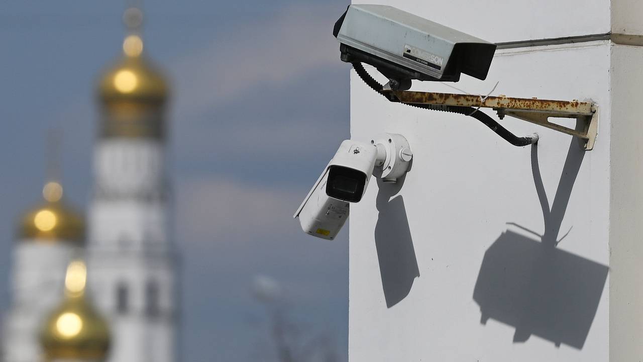 Националист пытался разбить все уличное видеонаблюдение в российском городе