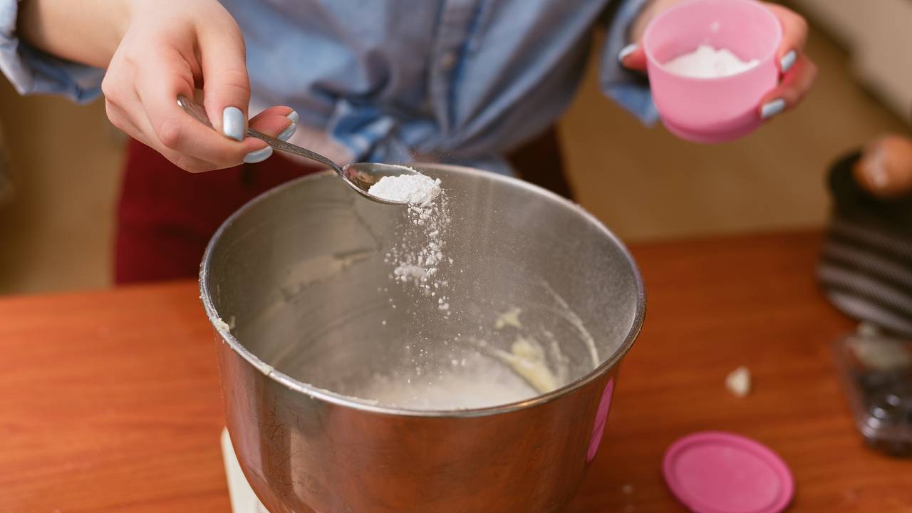 Названы два приводящих к развитию рака продукта