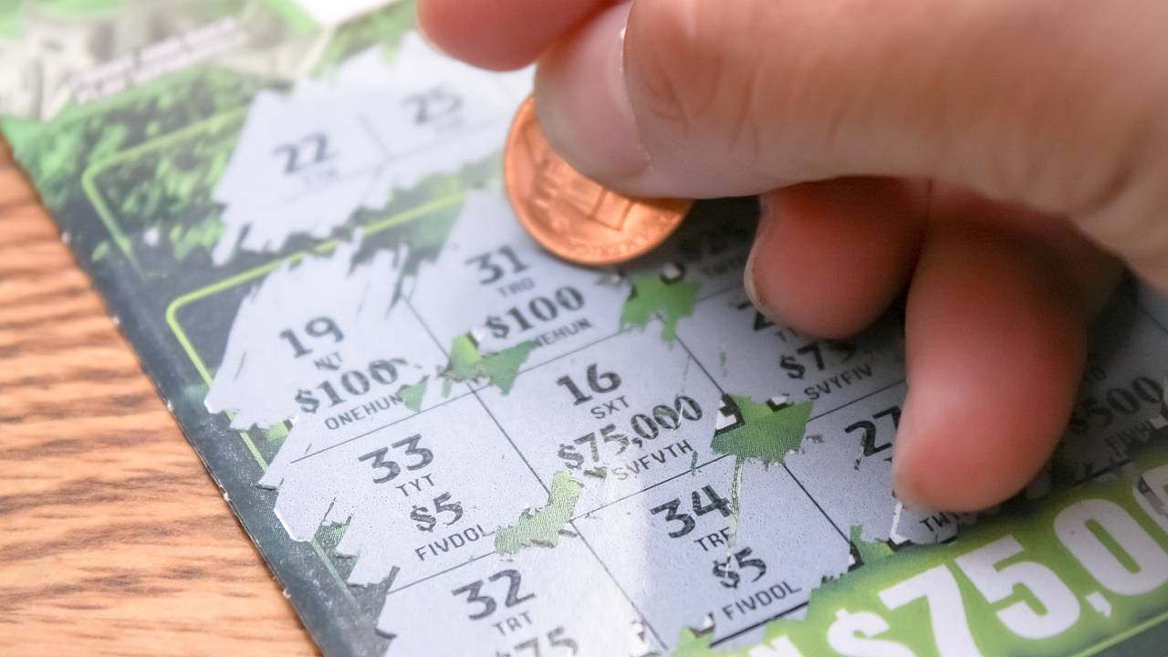 15 пенсионеров сообща выиграли в лотерею 100 миллионов рублей