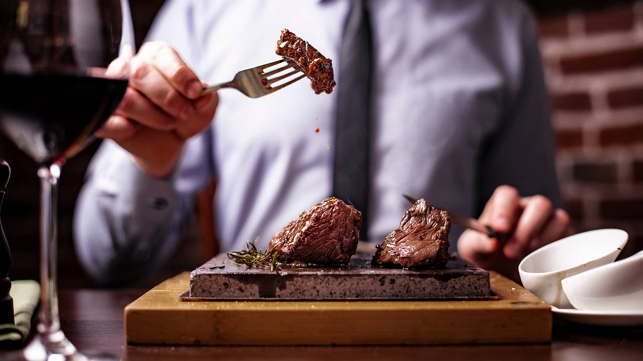 Мужчинам назвали ухудшающие вкус спермы продукты