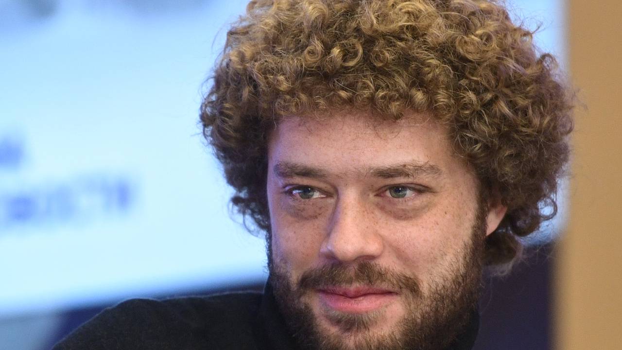 Варламова заставили пить пиво в одной стране
