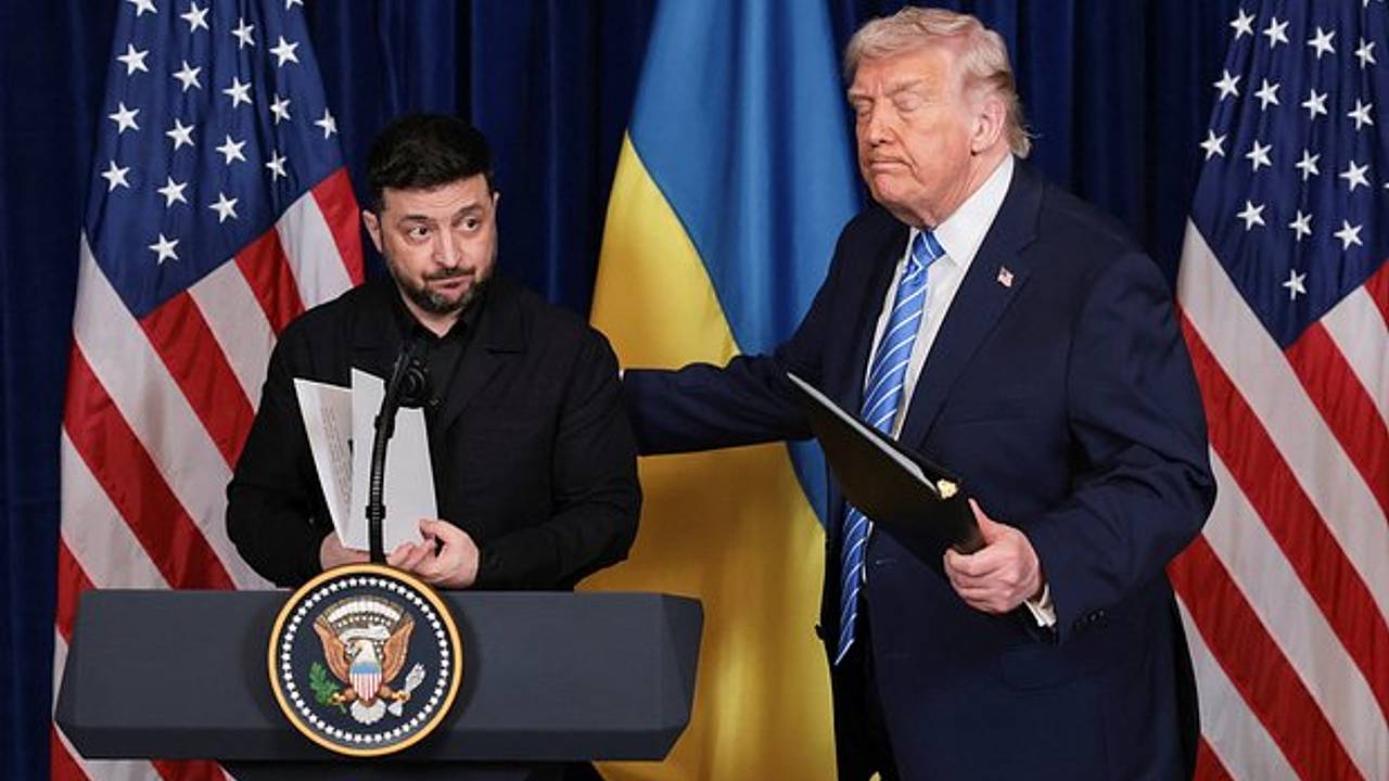 Экс-аналитик США заявил о мешающем Трампу Зеленском Экс-аналитик США заявил о мешающем Трампу Зеленском