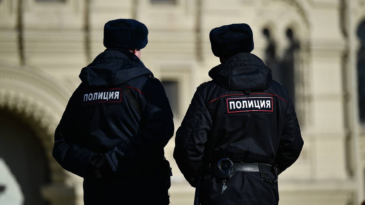 Полицейских обвинили в многочасовых пытках российского подростка