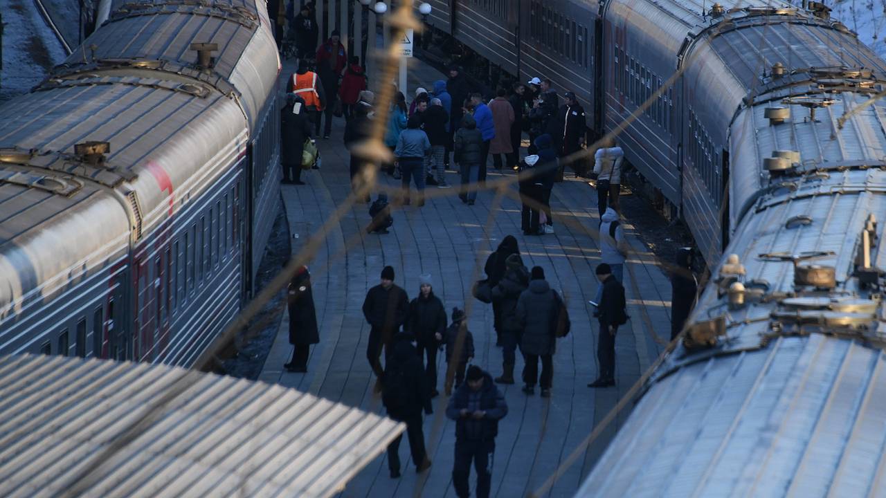 Три пассажирских поезда задержались из-за схода вагонов в Ульяновской области