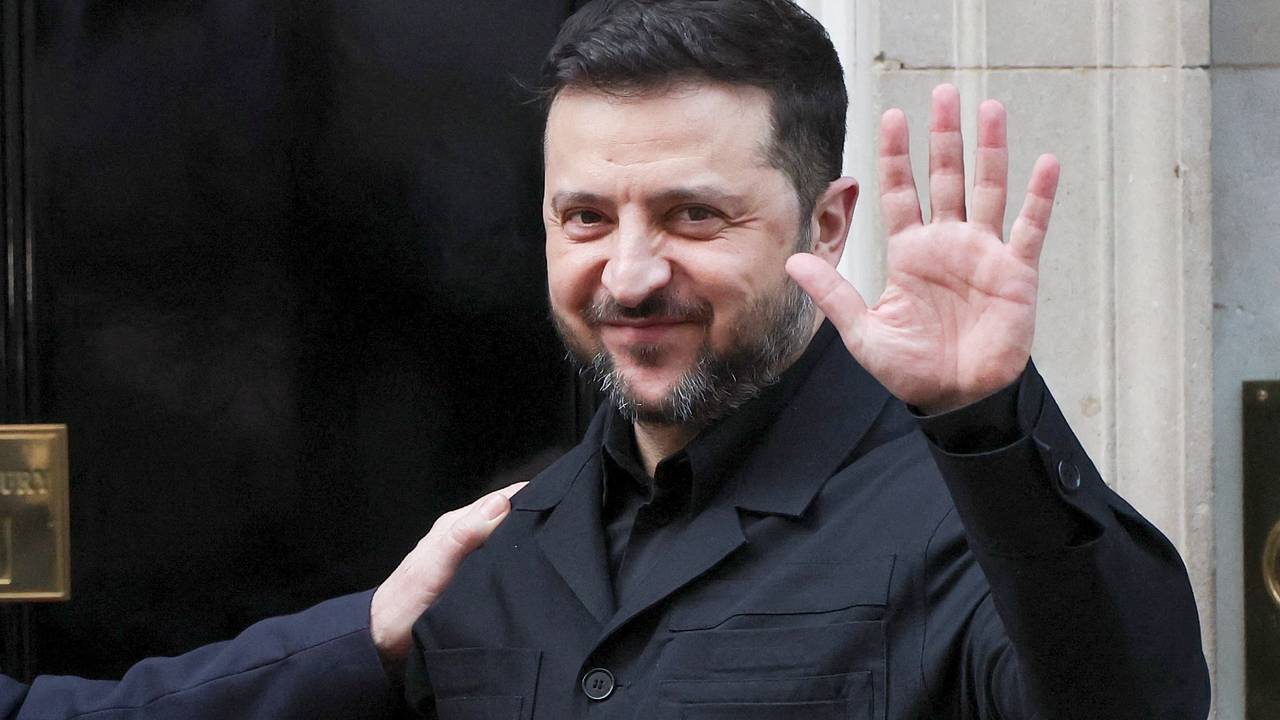 Захарова оценила вероятность ухода Зеленского