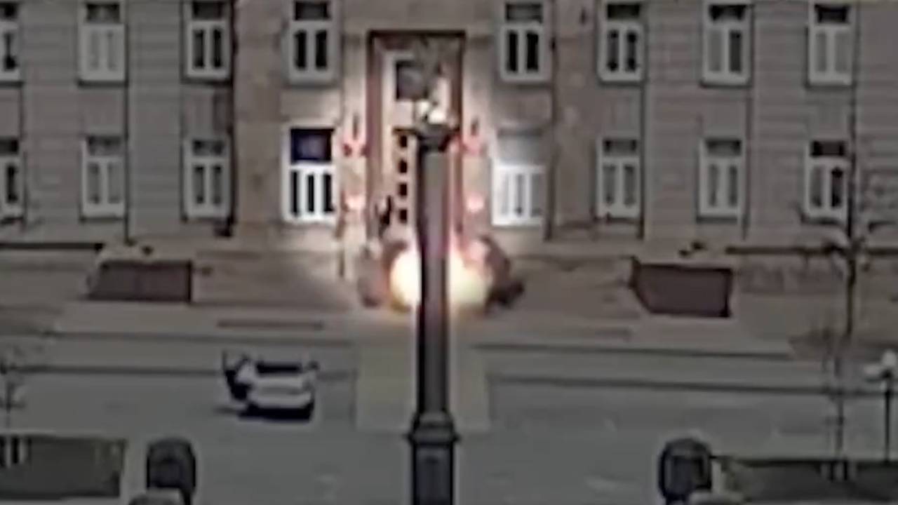 Момент удара ВСУ по зданию правительства в Белгородской области попал на видео