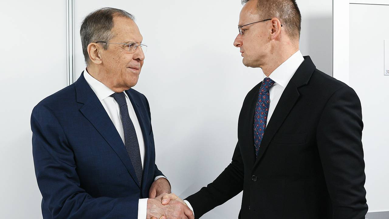 Глава МИД Венгрии отреагировал на публикацию его разговора с Лавровым