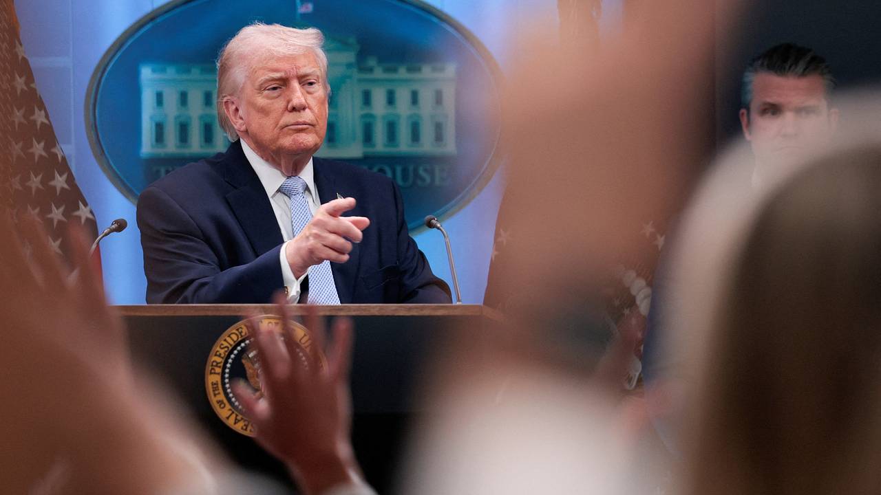 Трамп объяснил безумную идею с уничтожением самолетов США Трамп объяснил безумную идею с уничтожением самолетов США