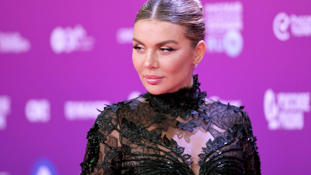 Седокова поделилась архивными фото без трусов со съемки для Playboy