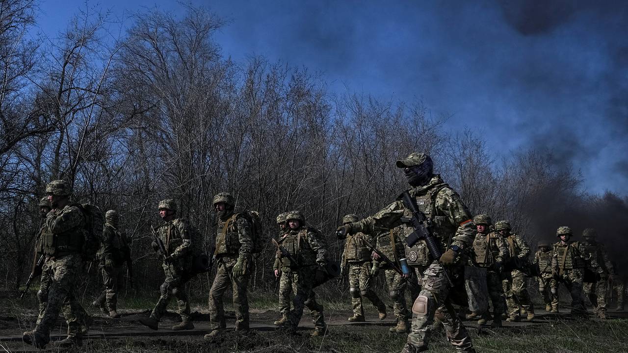 На Украине объяснили заявления Зеленского по выводу ВСУ из Донбасса На Украине объяснили заявления Зеленского по выводу ВСУ из Донбасса