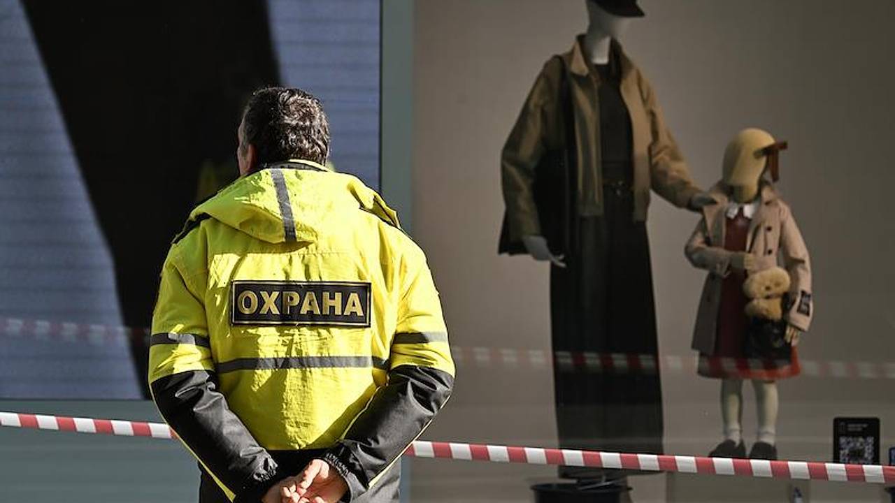 Замглавы российского города провернула схему с охранниками школ на 65 миллионов рублей