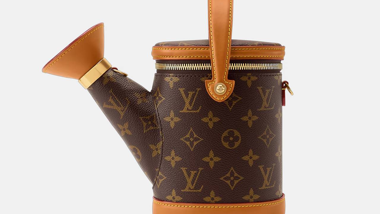 Louis Vuitton предложил мужчинам сумку в виде лейки за 512 тысяч рублей