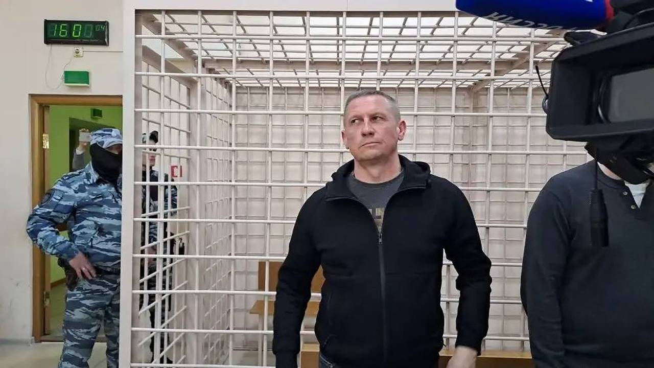 Пожелание счастья от бывшего замглавы российского региона в наручниках попало на видео