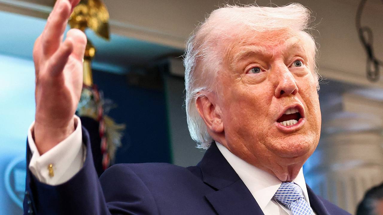 Трамп пообещал уничтожить иранскую цивилизацию в ближайшее время и поднял самолеты над Ближним Востоком. Как на это реагирует мир?