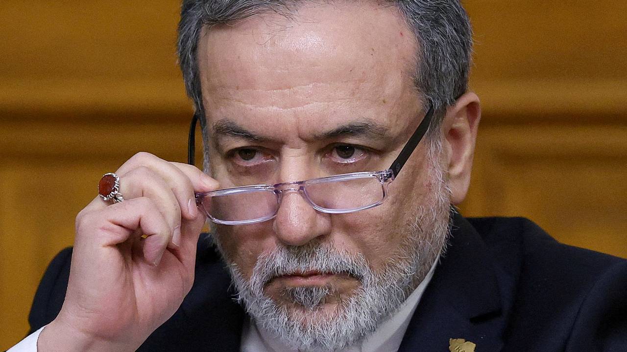 Иран назвал сроки открытия Ормузского пролива