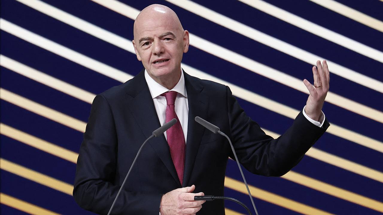 Глава ФИФА отреагировал на смерть тренера Луческу