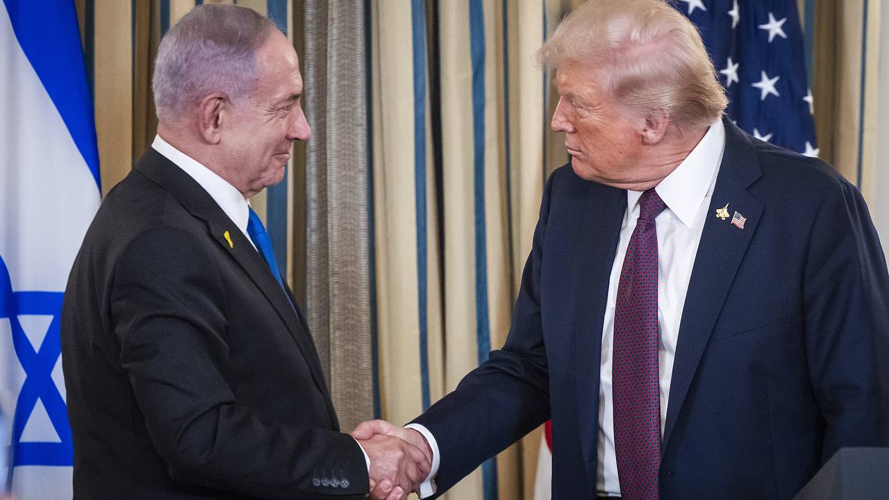 Раскрыто изменившее позицию Трампа по Ливану событие