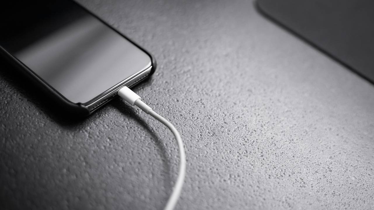 Связанный с зарядкой смартфонов миф опровергли