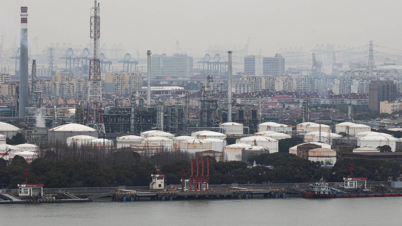 Китай начал тратить свои запасы нефти