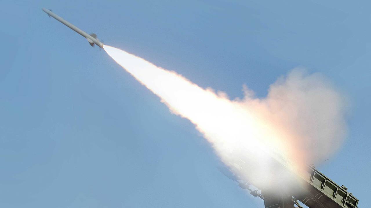 Северокорейская РСЗО на российском «Курьере» отстрелялась