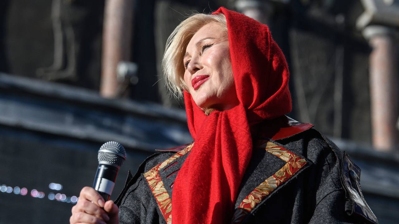 Цыганова поддержала идею отдать ей песни Пугачевой