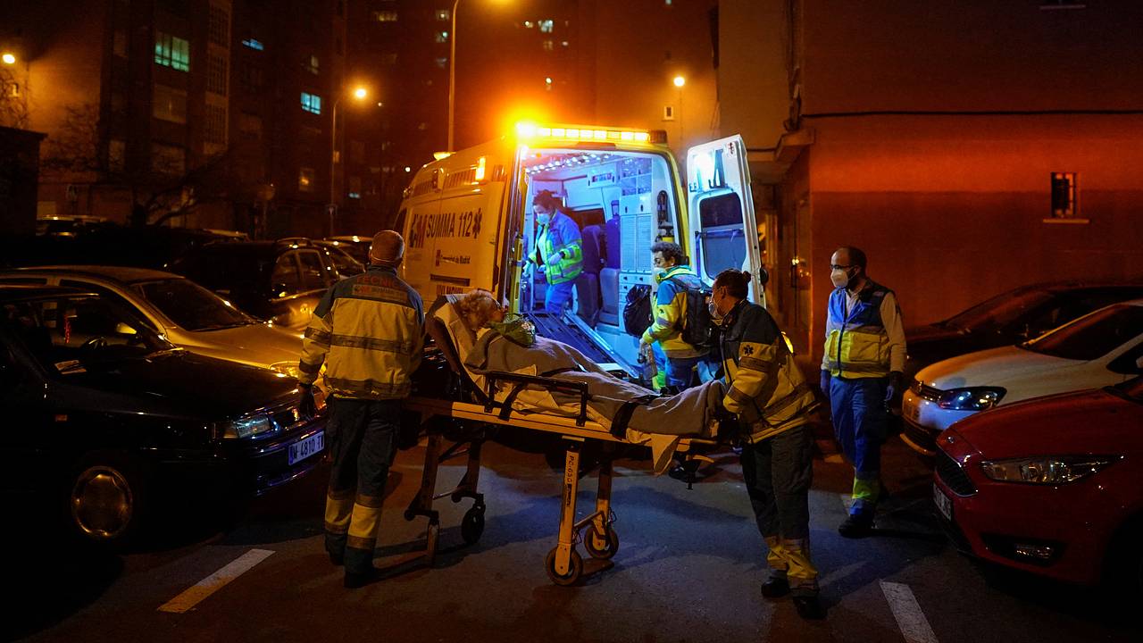 Под постояльцами отеля в Европе обрушился пол во время обеда