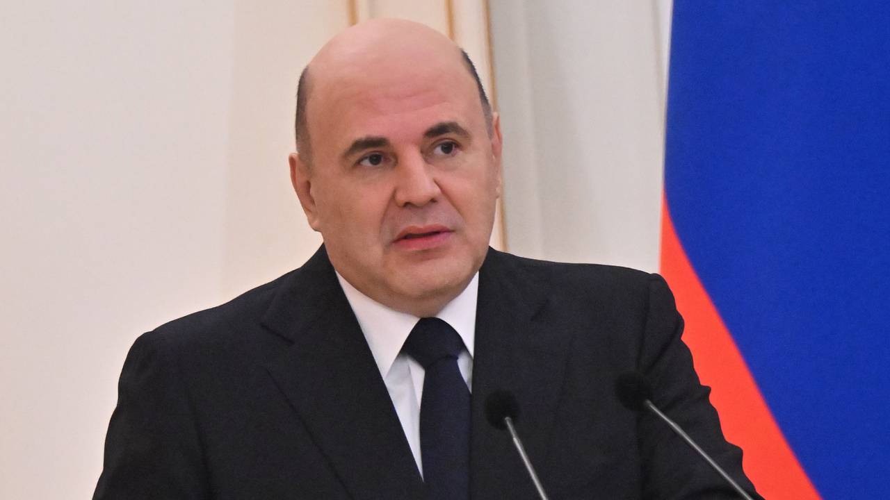 Мишустин приостановил службу отправившегося в зону СВО замглавы Минцифры