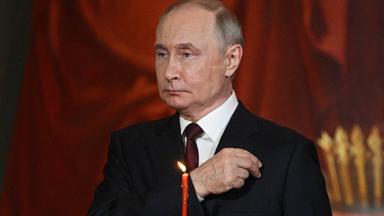 Путин поздравил россиян с Пасхой и посетил храм Христа Спасителя. За что его поблагодарил патриарх Кирилл?