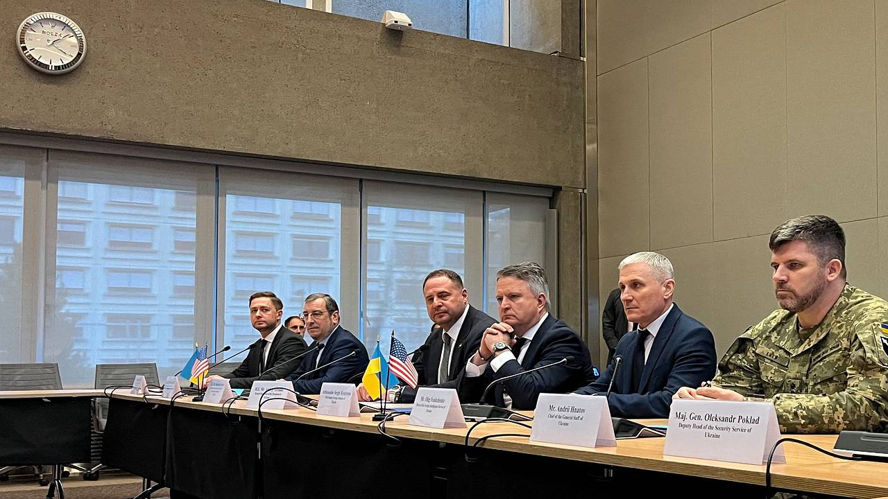 В Кремле объяснили паузу со стороны США в переговорах по Украине В Кремле объяснили паузу со стороны США в переговорах по Украине