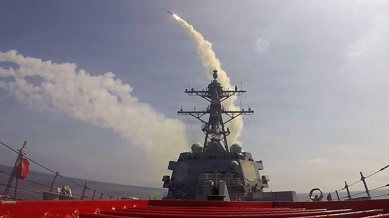 В Иране заявили об остановке двух эсминцев США