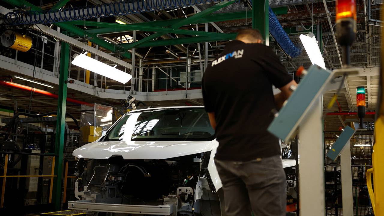 Ушедший из России автоконцерн решил сократить инженеров