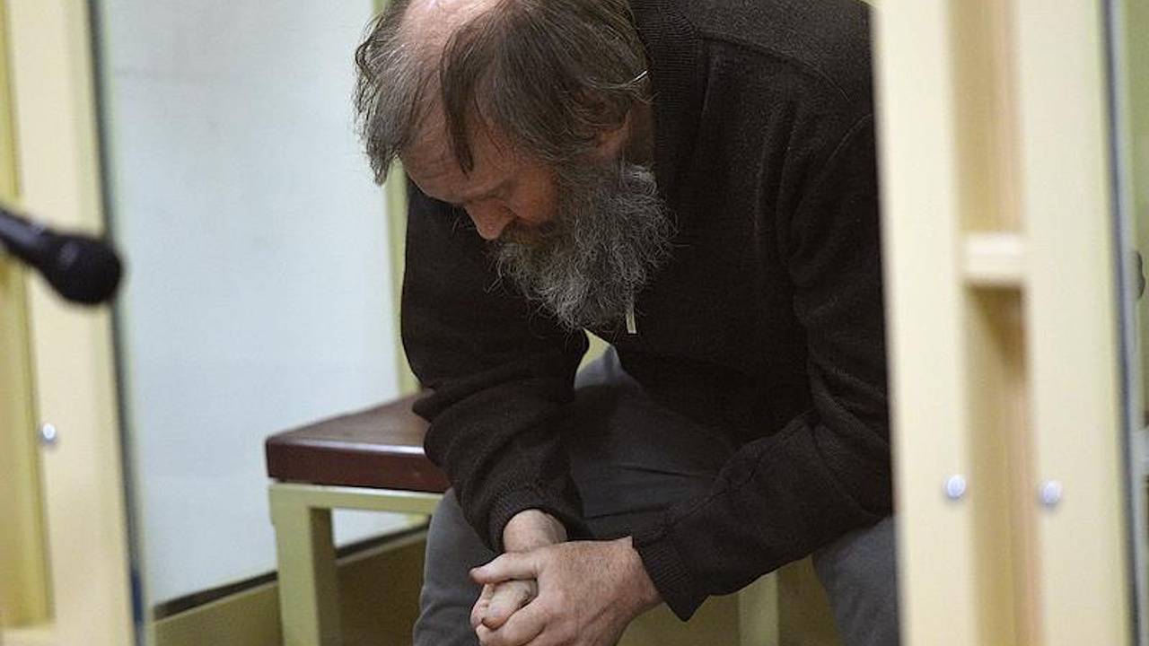 С самого опасного преступника России начали взыскание миллионов рублей