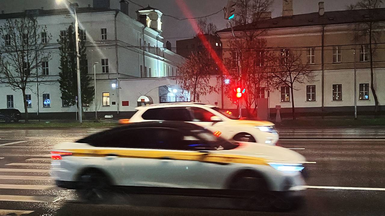 Россиянам напомнили о штрафе за выброшенный из машины окурок Россиянам напомнили о штрафе за выброшенный из машины окурок