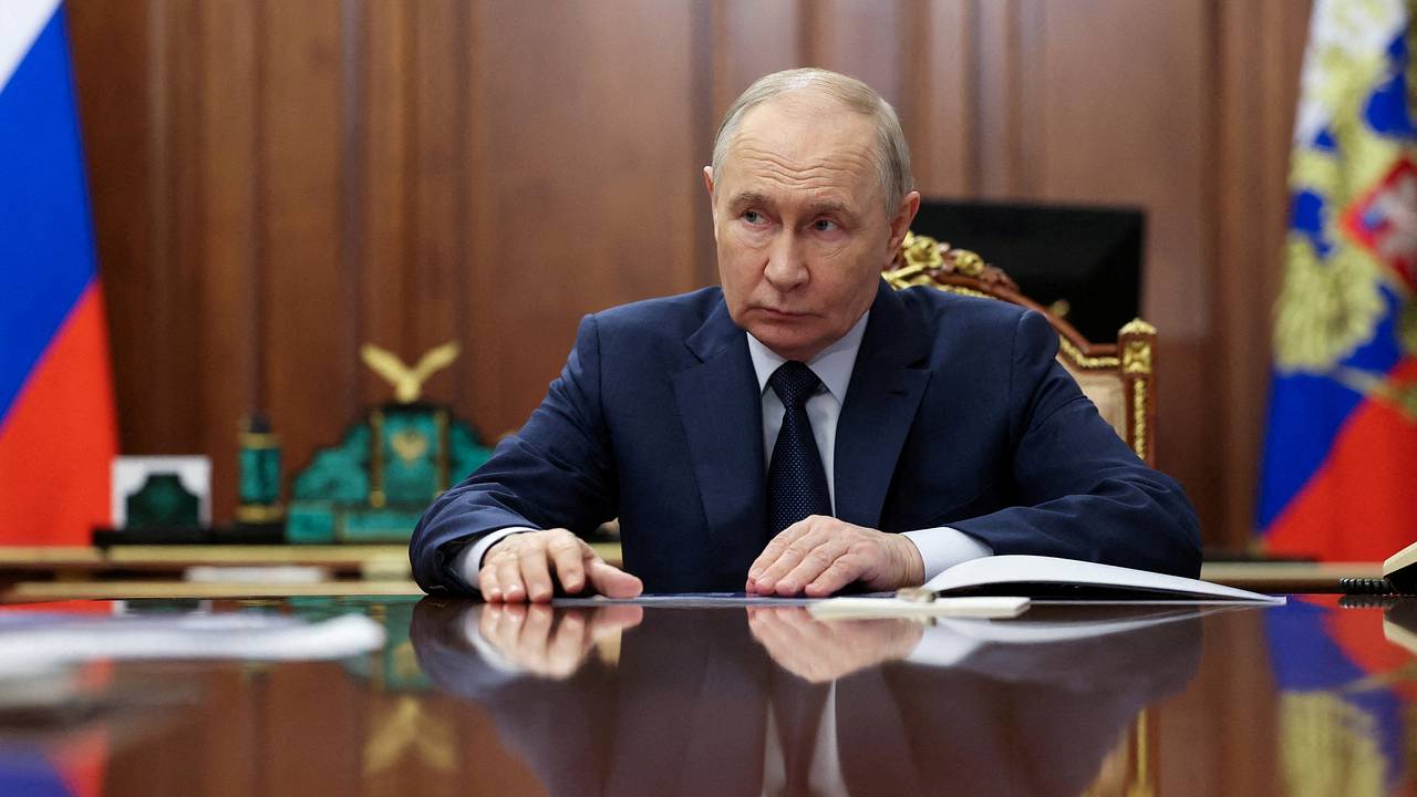 Путин обратился к правительству с просьбой насчет экономических показателей