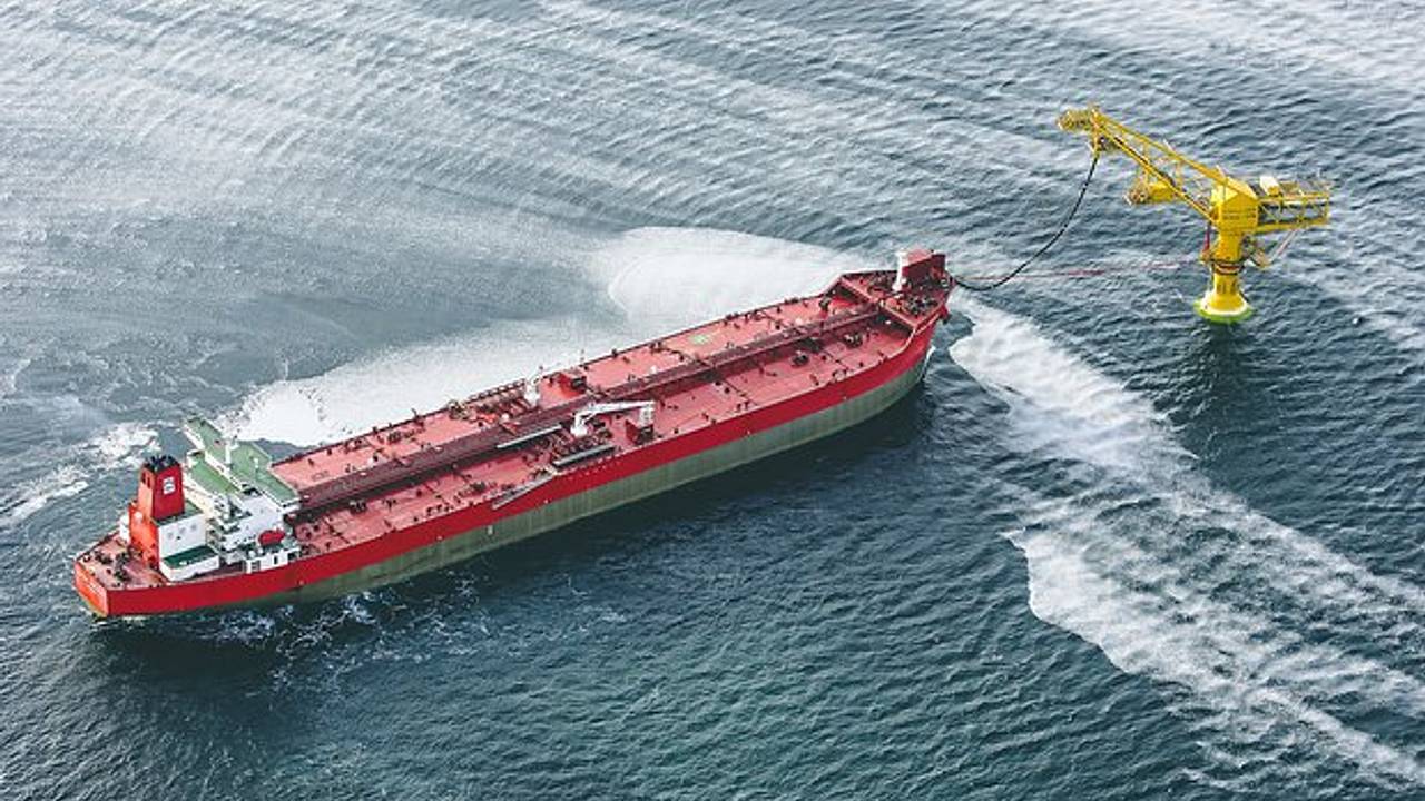 США ослабили санкции по сделкам с российской нефтью