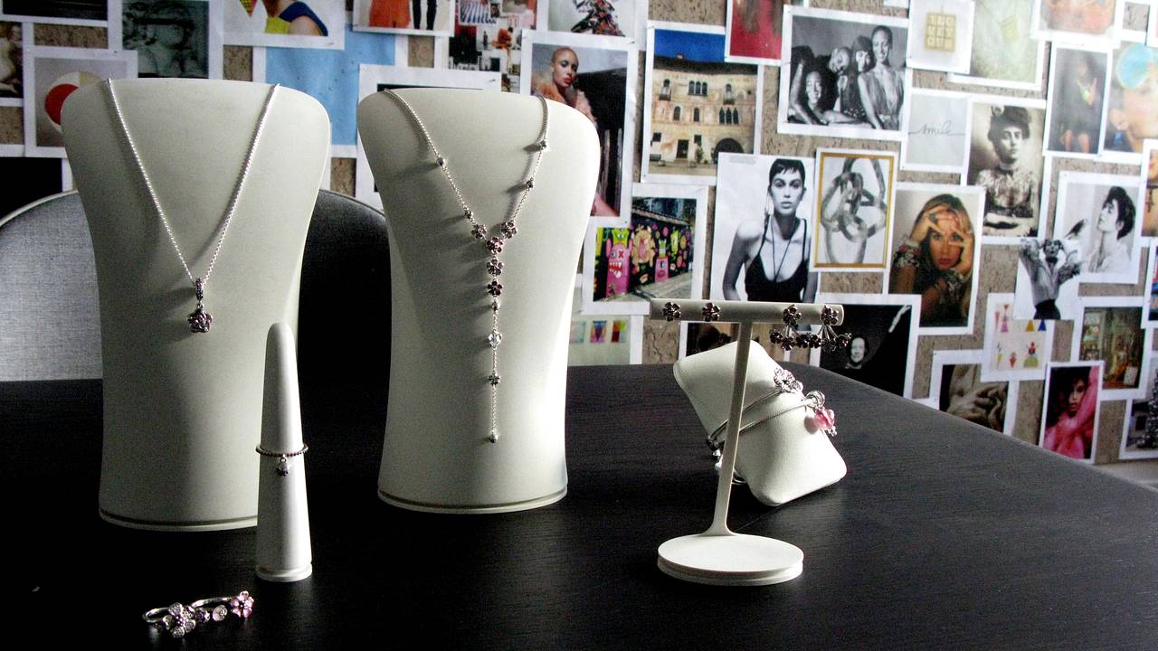 Российская «дочка» Pandora закрыла год с убытком почти в сотни миллионов рублей Российская «дочка» Pandora закрыла год с убытком почти в сотни миллионов рублей