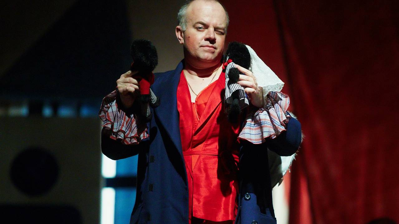 Сыгравший Сильвестра Андреевича актер «Универа» стал инфоцыганом