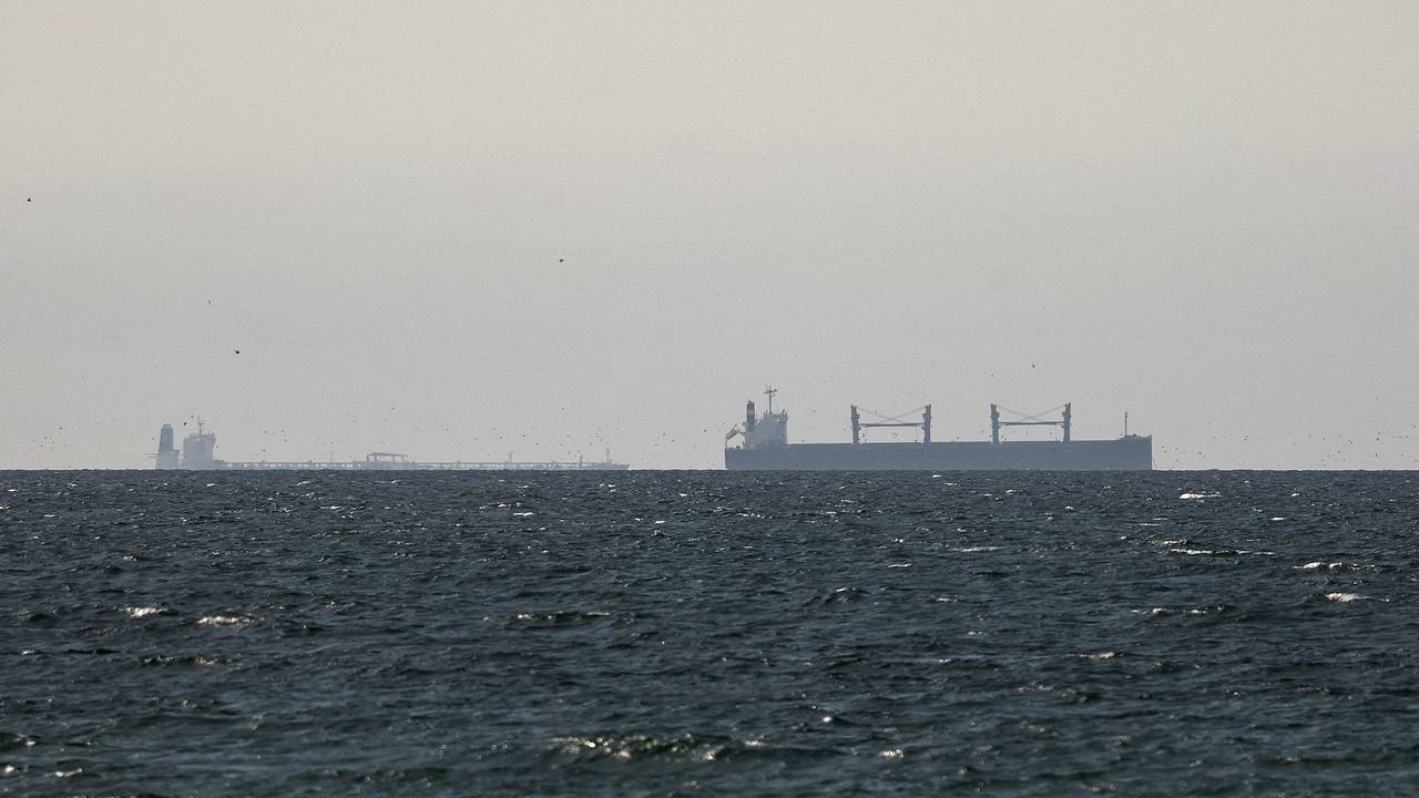 США захватили иранское торговое судно в Оманском заливе. В ответ Тегеран атаковал американские военные корабли США захватили иранское торговое судно в Оманском заливе. В ответ Тегеран атаковал американские военные корабли