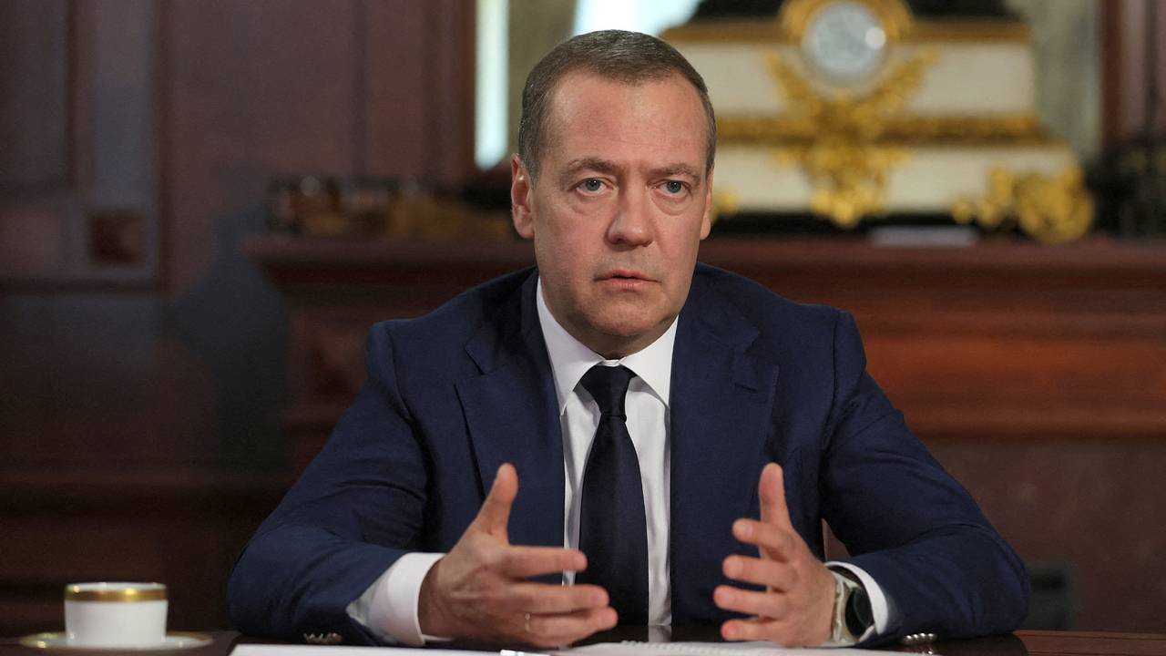 Медведев назвал цель противников России