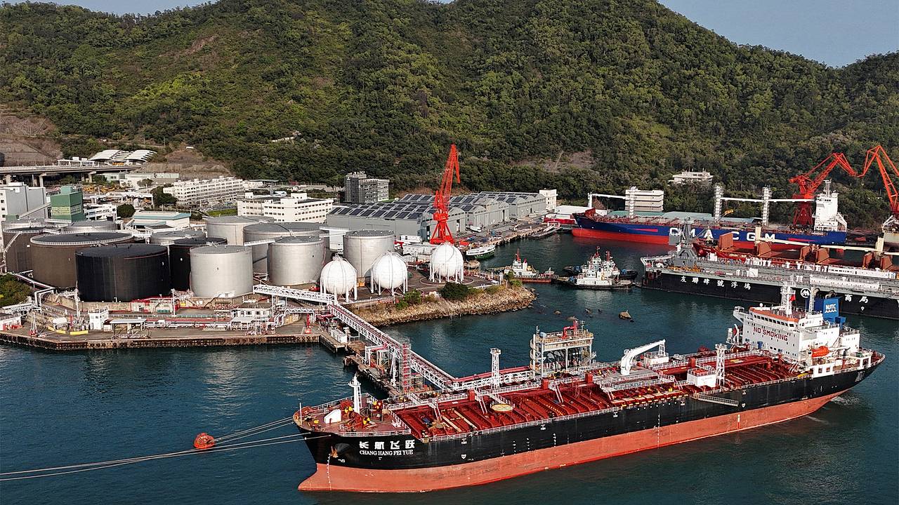 Среди ведущих поставщиков нефти в Китай появилась новая страна Среди ведущих поставщиков нефти в Китай появилась новая страна