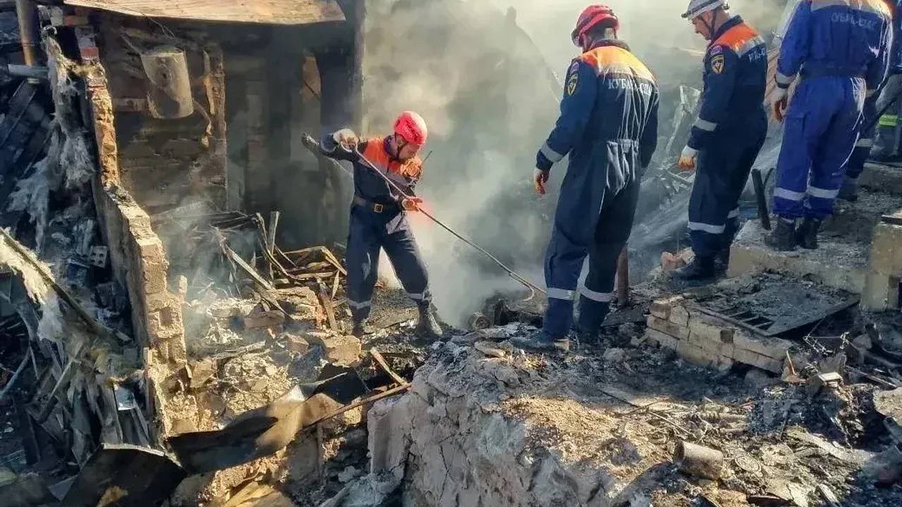 Жителей российского города попросили не выходить на улицу после удара ВСУ по порту