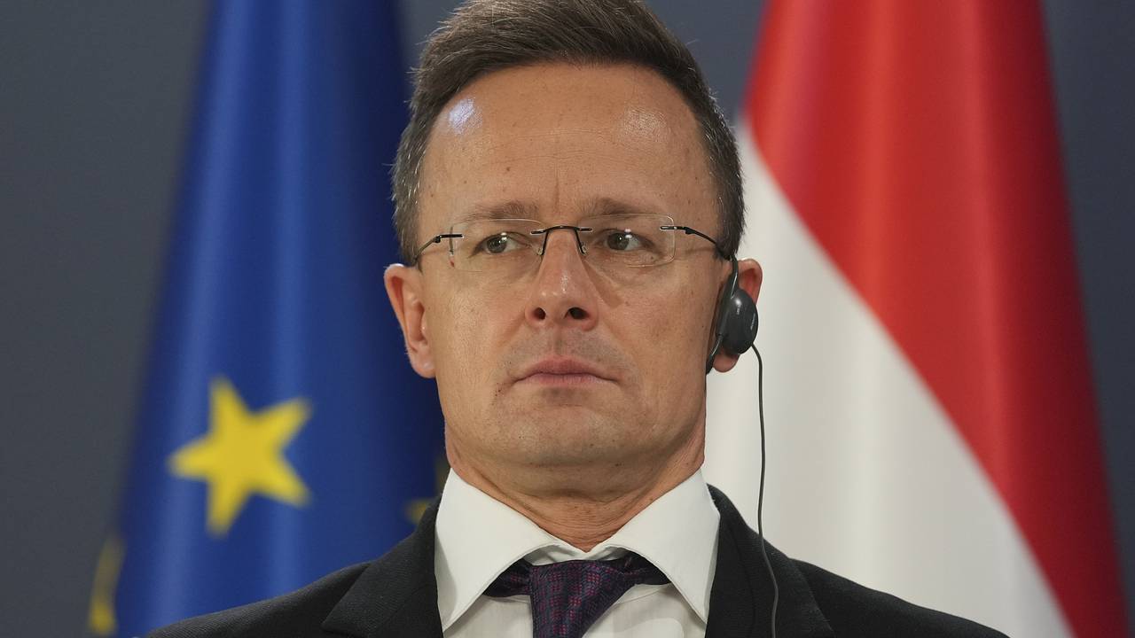 Глава МИД Венгрии пропустит встречу по кредиту для Украины