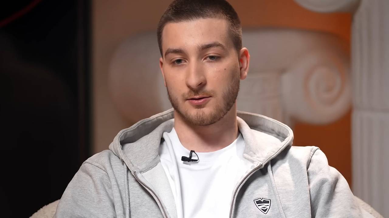 Сын Плющенко объяснил отказ называть фигуриста отцом