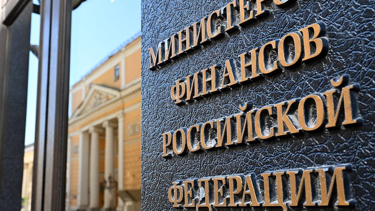 Минфин России досрочно вернется на валютный рынок