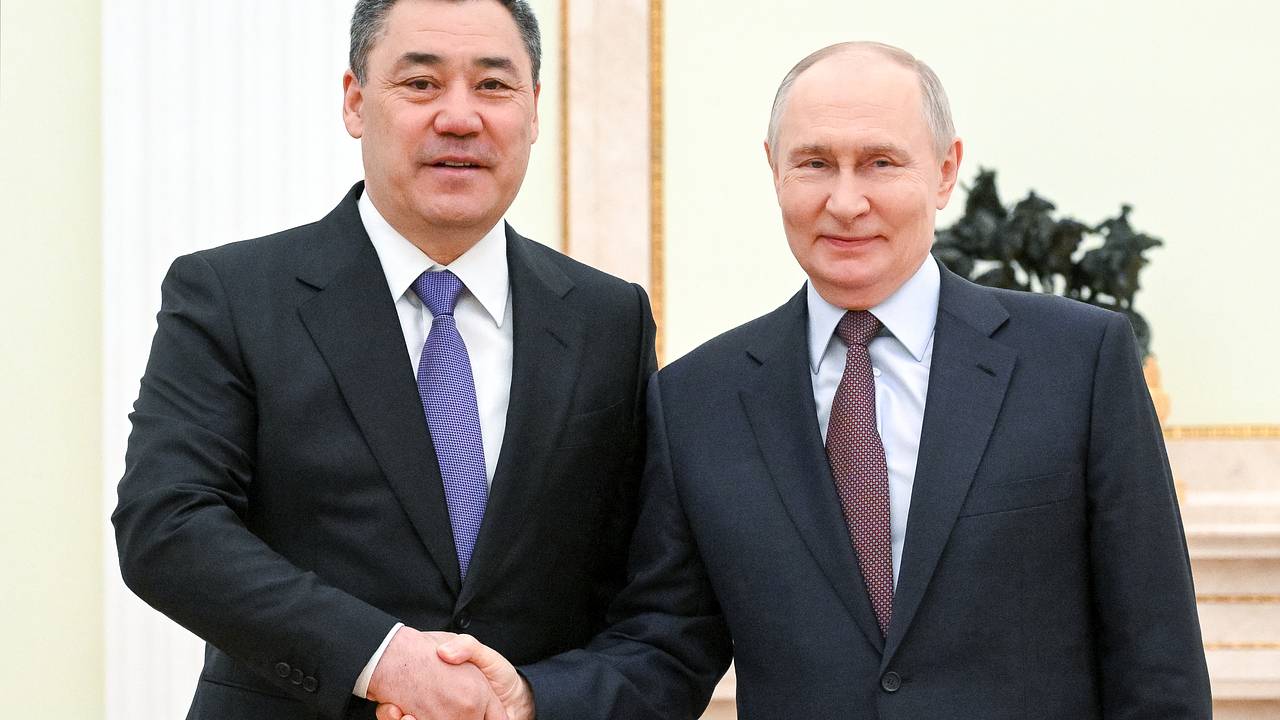 Путин встретился с президентом Киргизии