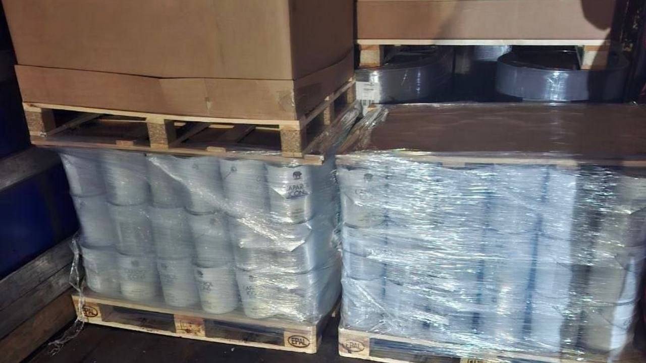 Попавшие в Россию 150 плиток темно-коричневого цвета оказались не шоколадом