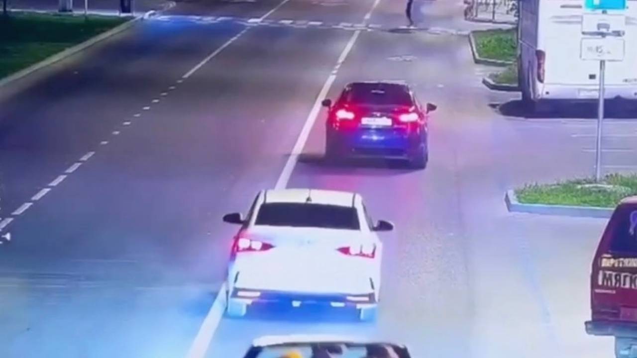 Юноша открыл стрельбу из пистолета на улице российского города Юноша открыл стрельбу из пистолета на улице российского города
